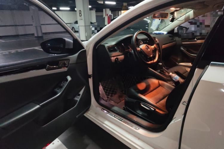 Used Volkswagen Sagitar 2017 230TSI Automatic Comfort Version Driver Seat