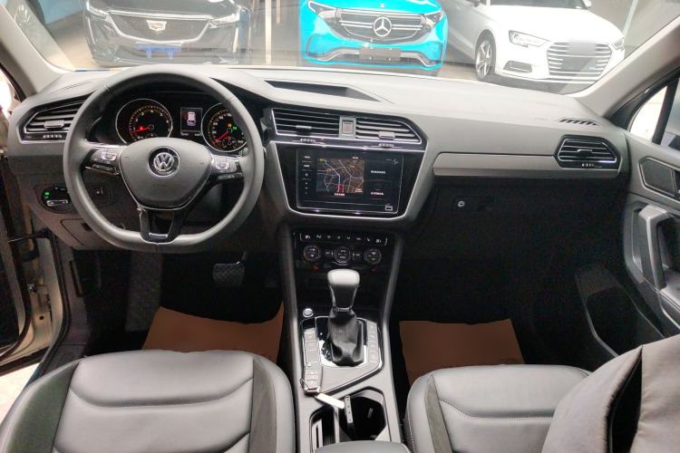 Used Volkswagen Tiguan L 2019 Revised 330TSI Automatic Two-Wheel Drive Smart & Luxury Edition China VI Standard
