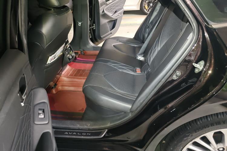 Used Toyota Avalon 2019 Dual-Engine 2.5L XLE Prestige Version China VI Standard Left Rear Seat