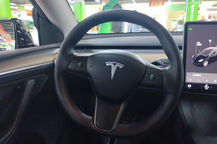 Used Tesla Model Y 2021 Standard Range Rear-Wheel Drive Version Steering Wheel