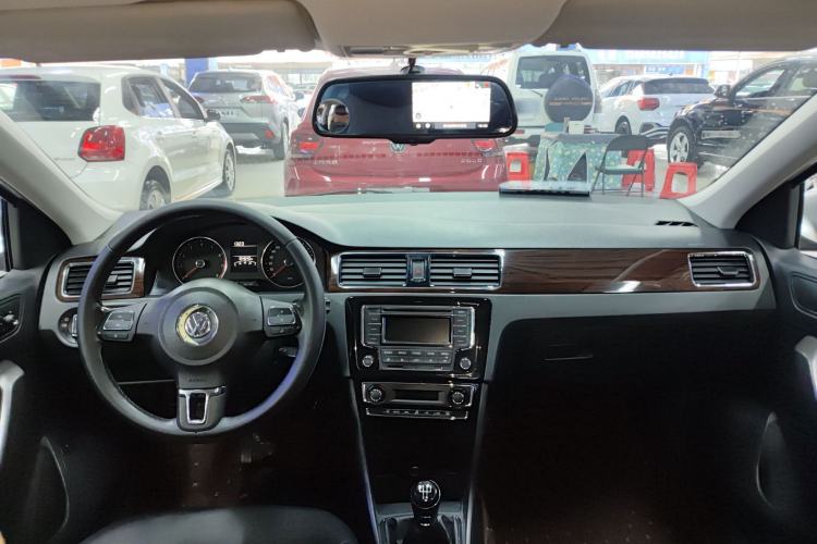 Used Volkswagen Santana 2013 1.6L Manual Luxury Edition