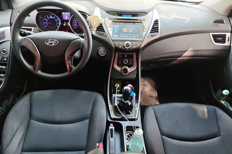 Used Hyundai Elantra (5th Generation / Langdong) 2012 1.6L Manual Leading Model Center Console