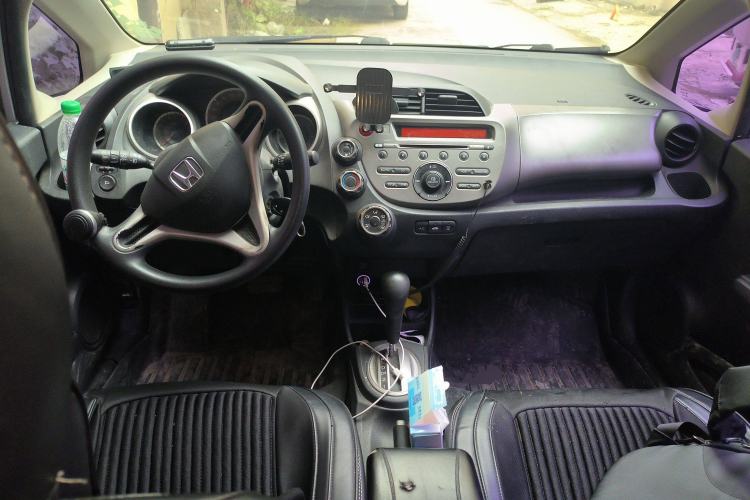 Used Honda Fit 2011 1.3L automatic comfort version
