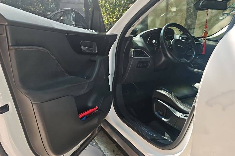 Used Jaguar F-PACE 2016 2.0T Two-Wheel Drive Urban Luxury Edition