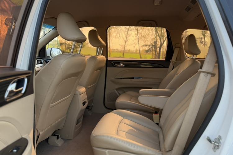 Used Baojun 730 2016 1.5L Manual Comfort Version 7 Seats China V Emission Standard Interior 3