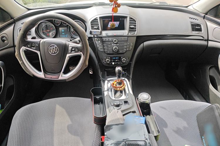 Used Buick Regal 2011 GS 2.0T Super Sport Edition Center Console