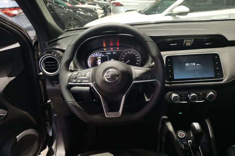 Used Nissan Kicks 2018 1.5L CVT Smart Connect Luxury Edition Steering Wheel