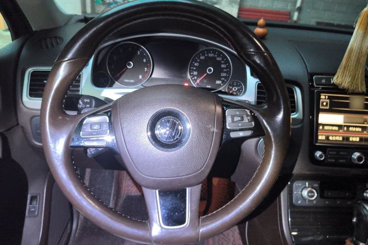 Used Volkswagen Touareg 2016 3.0 TSI High-End Version Steering Wheel