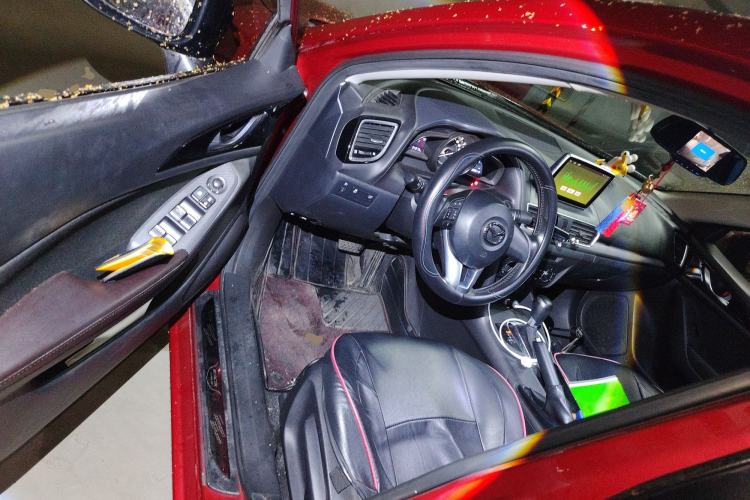 Used Mazda 3 Axela 2016 Sedan 1.5L Automatic Comfort Model