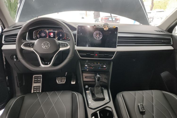 Used Volkswagen Tiguan L 2024 330TSI Automatic Two-Wheel Drive R-Line Enhanced Edition Center Console