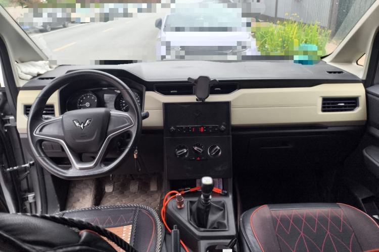 Used Wuling Hongguang PLUS 2019 1.5T Manual Comfort Version 7 Seats

