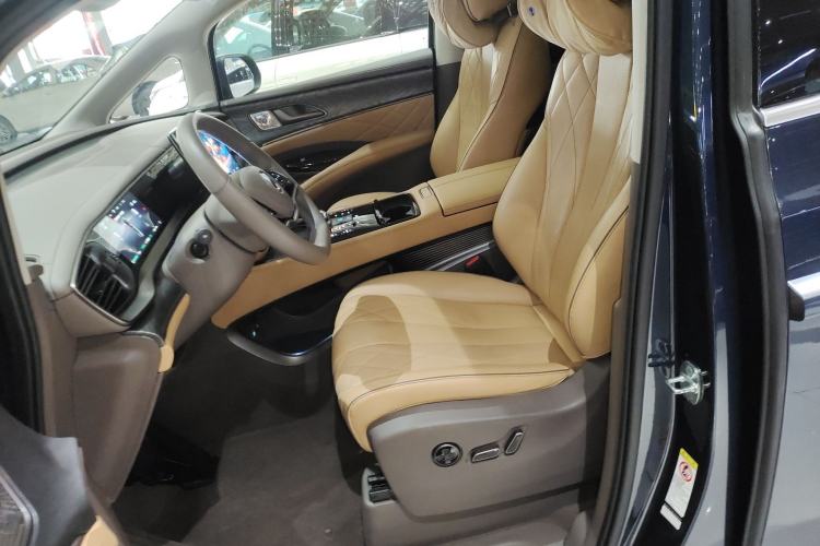 Used Denza D9 2022 DM-i 1040 Prestige Model