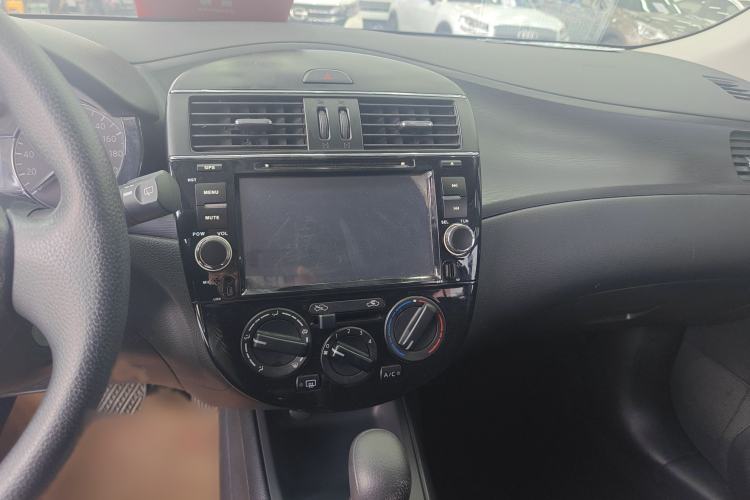 Used Nissan Tiida 2014 1.6L CVT Comfort Model Interior 2