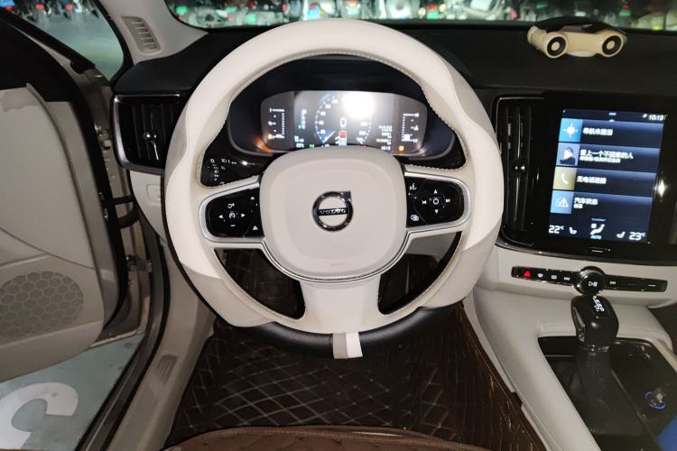 Used Volvo S90 2017 T4 Zhiyuan Edition
