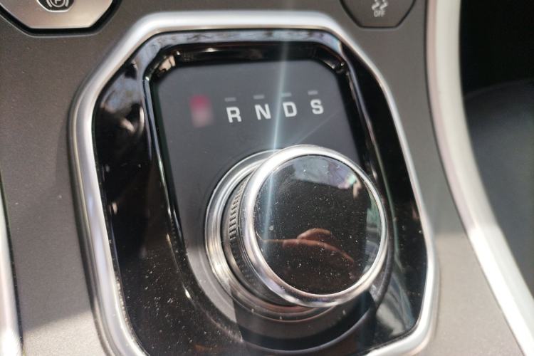 Used Land Rover Range Evoque 2018 240PS PURE Style Edition Gear Lever