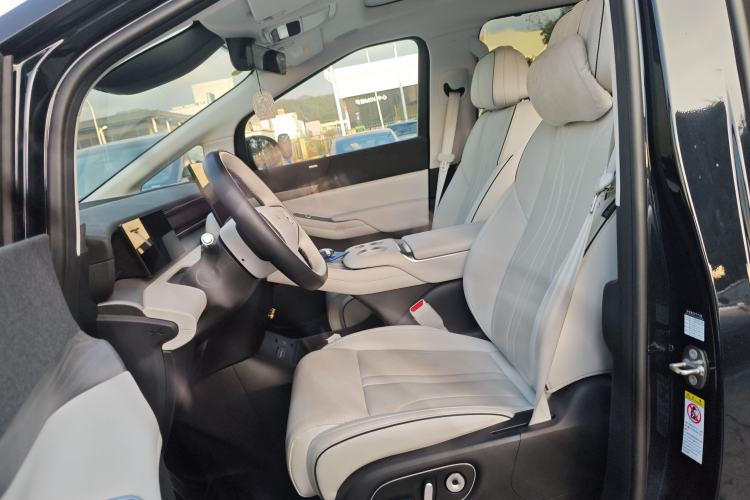 Used XPeng X9 2024 702 Ultra-Long Range Max
