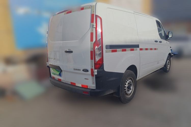 Used Ford Transit 2017 2.0T Diesel Van Short Wheelbase Low Roof China IV Standard
