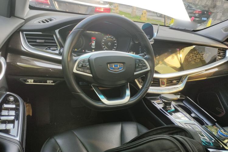 Used Geely Auto Emgrand GT New Energy 2018 1.5T PHEV Yaoxiang Edition Center Console