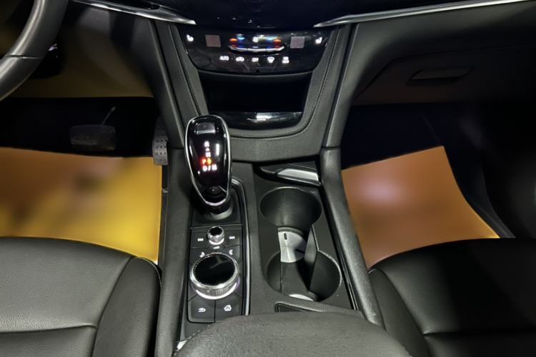 Used Cadillac XT6 2021 2.0T 7-Seater Two-Wheel-Drive Luxury Version
