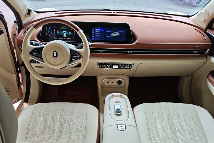 Used ORA Good Cat 2023 401 km Standard Range Premium Version Lithium Iron Phosphate Center Console