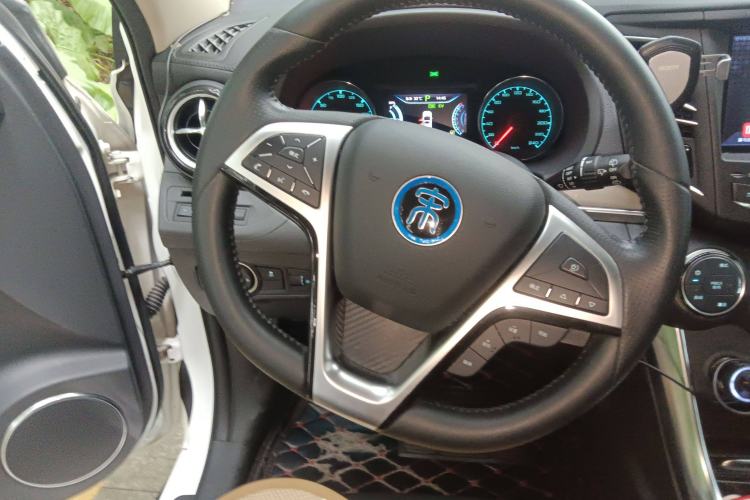 Used BYD Song New Energy 2017 Song DM 1.5TID All-Wheel Drive Luxury Model Steering Wheel