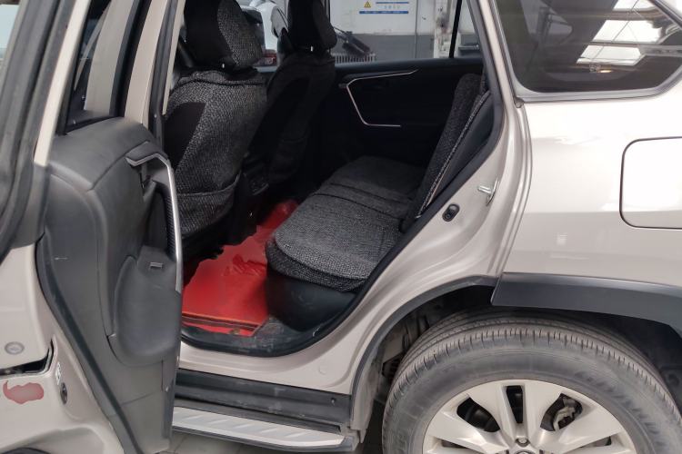 Used Toyota Wildlander 2020 Dual-Engine 2.5L E-CVT Two-Wheel Drive Leading Edition Left Rear Seat