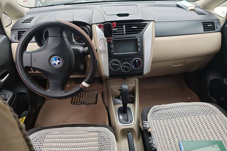 Used Venucia R50 2013 1.6L Automatic Fashion Edition
