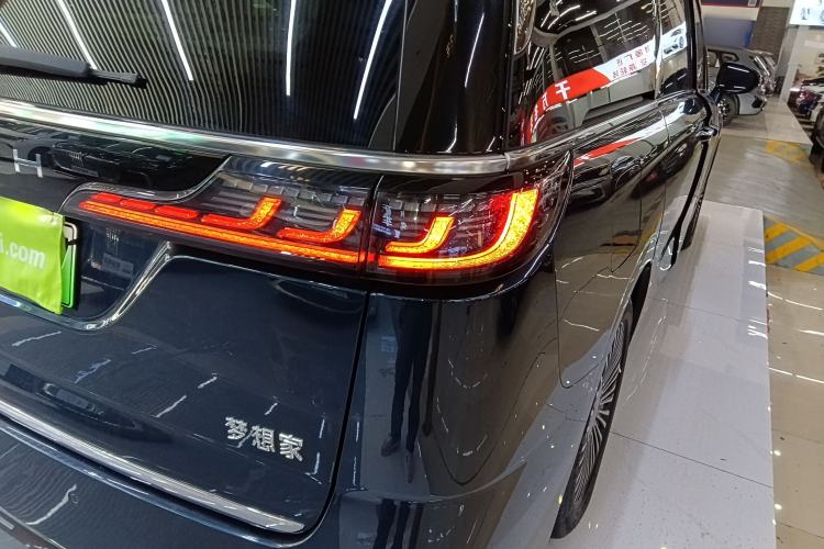 Used VOYAH Dream 2025 PHEV Four-Wheel Drive Prestige Kunpeng Edition
