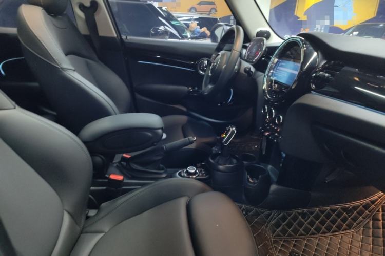 Used MINI MINI 2023 Updated 1.5T COOPER Artist Five-Door Edition
