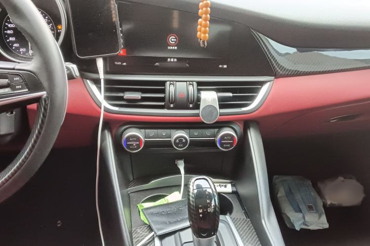 Used Alfa Romeo Giulia 2017 2.0T 280HP Luxury Edition
