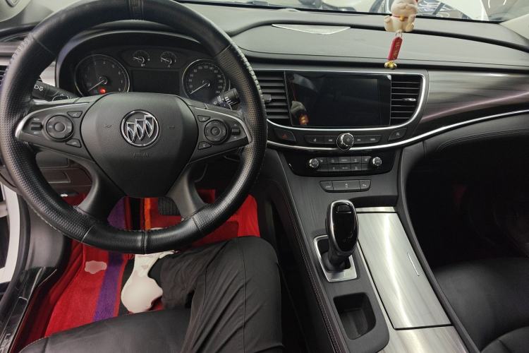 Used Buick LaCrosse 2019 28T Luxury Version Center Console