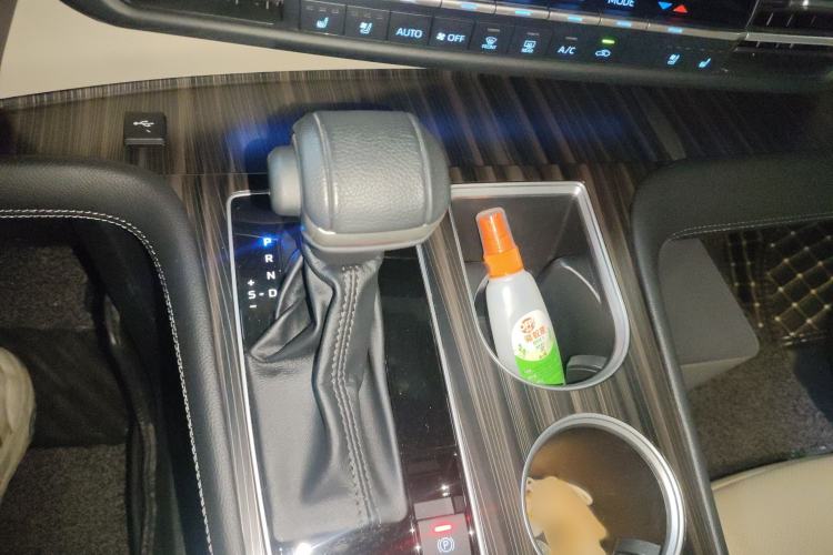 Used Toyota SIENNA 2021 2.5L Hybrid Premium Edition Gear Lever