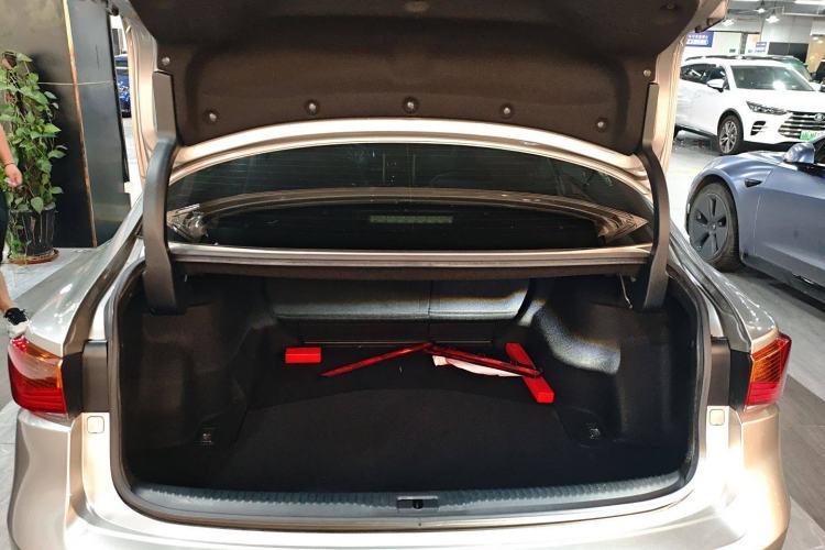 Used Lexus IS 2017 300 Leading Edition
