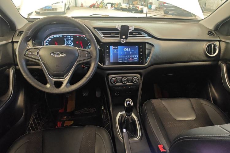 Used Chery Tiggo 3X 2018 1.5L Manual Elite Edition Center Console