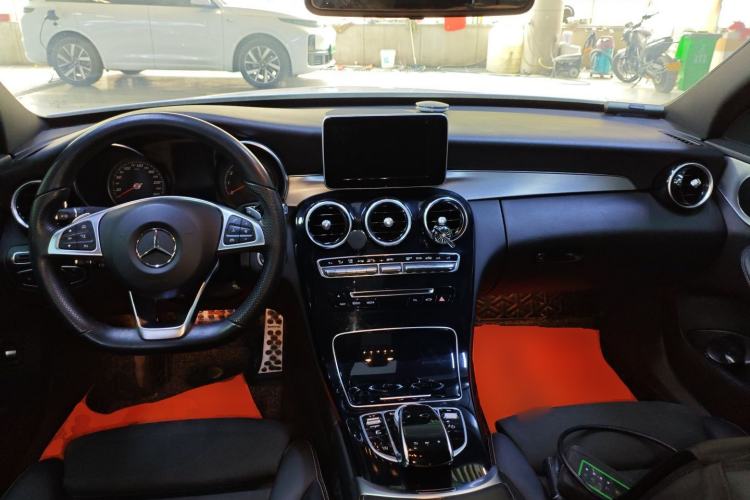 Used Mercedes-Benz C-Class 2017 Restyled C 200 Sport Edition Center Console