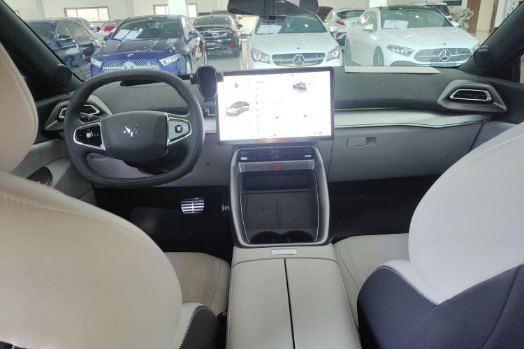 Used ARCFOX Alpha S5 2024 560MAX 185kW Center Console