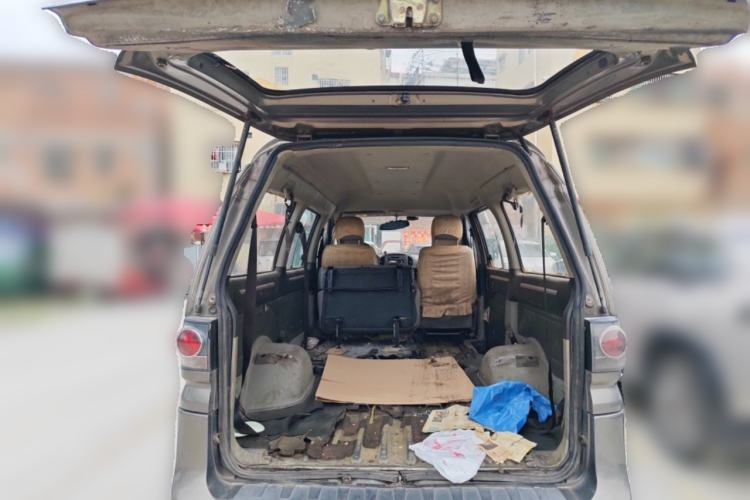 Used FORTHING Lingzhi 2016 M3L 1.6L 7-Seater Standard Model Trunk