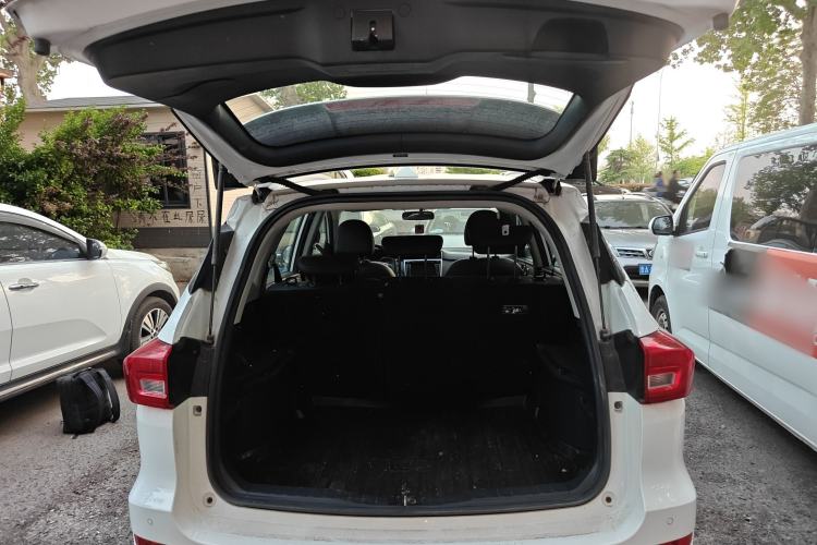 Used Haval M6 2018 1.5T Manual Two-Wheel Drive Elite Model Trunk