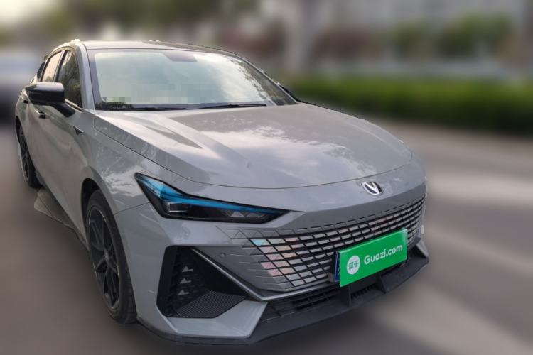 Used CHANGAN UNI-V 2022 1.5T Prestige Version Front Right 45 Deg