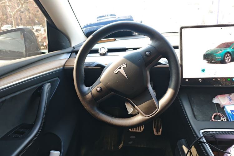 Used Tesla Model Y 2022 Long-Range All-Wheel-Drive Version