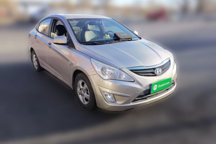 Used Hyundai Verna (older generation) 2010 Sedan 1.4L Manual Comfort GS Front Right 45 Deg