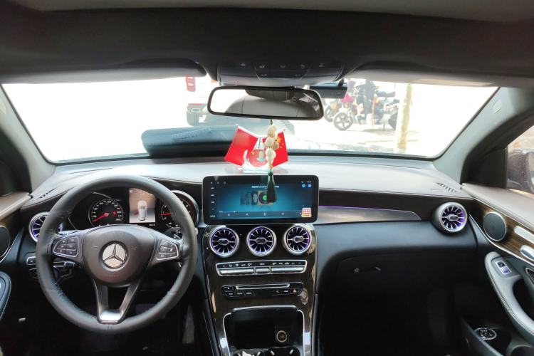 Used Mercedes-Benz GLC 2018 Facelifted GLC 260 4MATIC Dynamic Edition Center Console