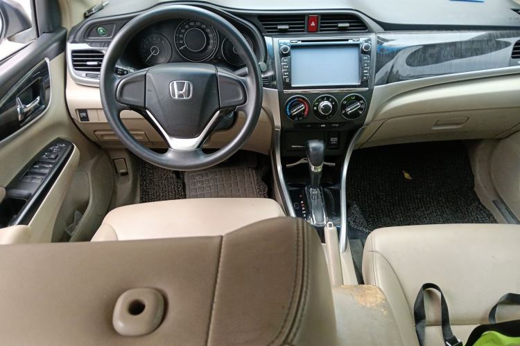 Used Honda Crider 2013 1.8L automatic comfort version Center Console