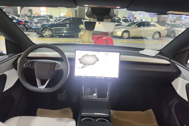 Used Tesla Model Y 2026 Facelifted Long-Range Rear-Drive Model Center Console