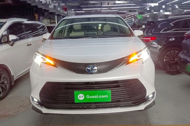 Used Toyota SIENNA 2023 2.5L Hybrid Comfort Edition Front