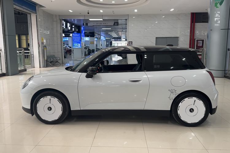 Used MINI Electric MINI COOPER 2025 Model Facelift 466km COOPER E Classic Style
