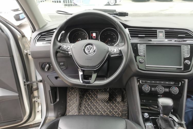 Used Volkswagen Tiguan L 2017 330TSI Automatic Two-Wheel Drive Luxury Edition Steering Wheel