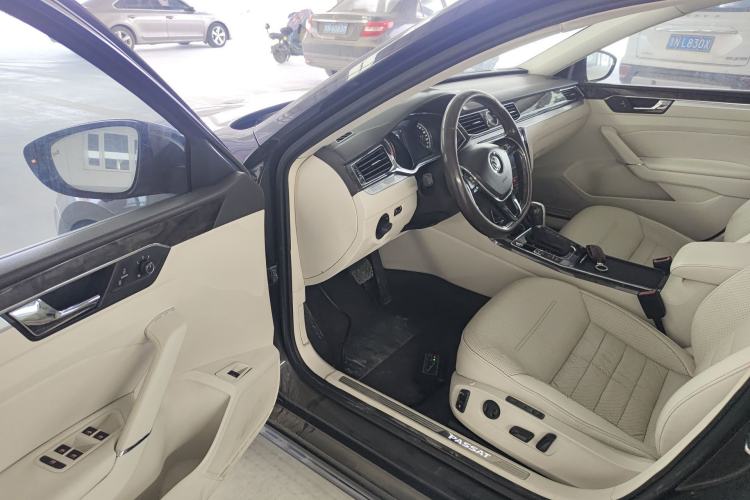 Used Volkswagen Passat 2016 380TSI DSG Ultimate Edition Driver Seat