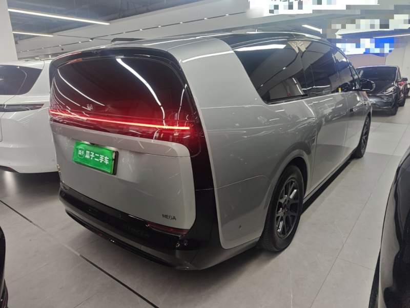 Used Li Auto MEGA 2025 Home Family Special Edition — 6