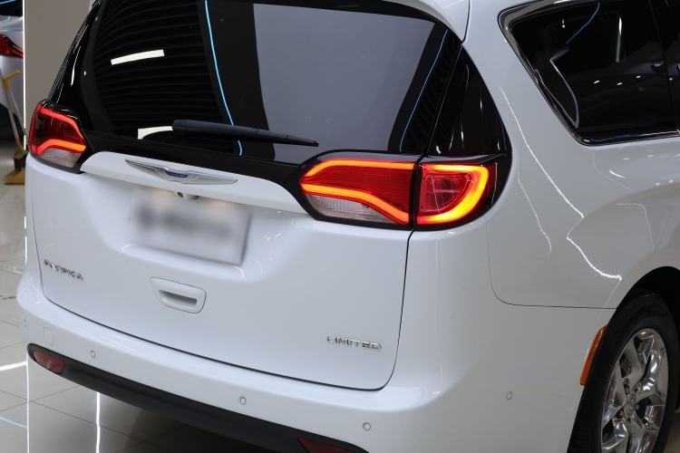 Used Chrysler Grand Voyager 2017 3.6L Premium Edition